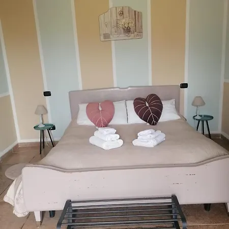 Casale Cavatella Bed & Breakfast Sermoneta Exterior photo
